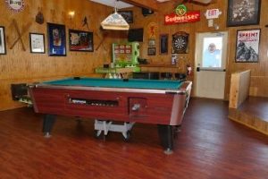 Driftwood Restaurant and Sports Bar