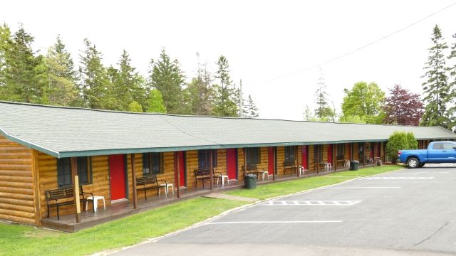 Pines-Motel-1
