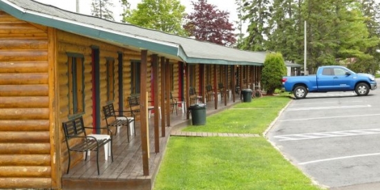 Pines Motel