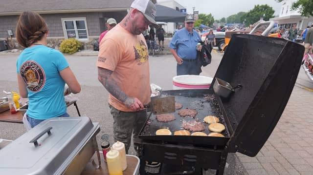 Dusty Dogs Smash Burgers