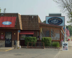 Driftwood Restaurant and Sports Bar